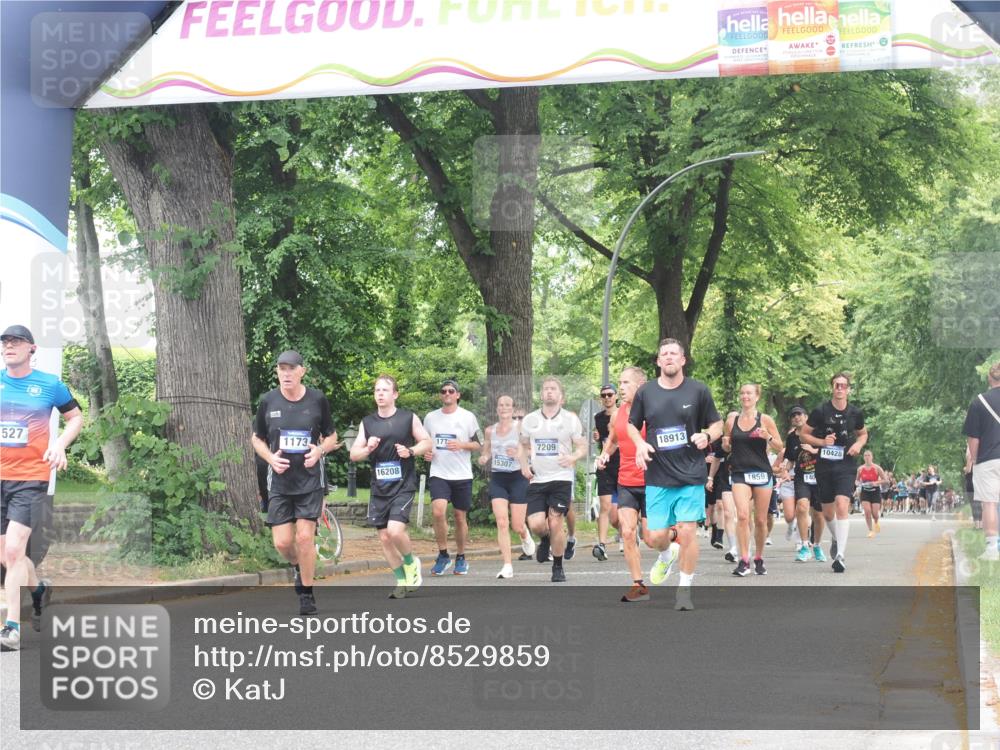 29.06.2025 - hella hamburg halbmarathon KatJ http://msf.ph/oto/8529859 29.06.2025 10:57:17 Zwischen KM18-KM19 1527, 3729, 5845 meine-sportfotos.de