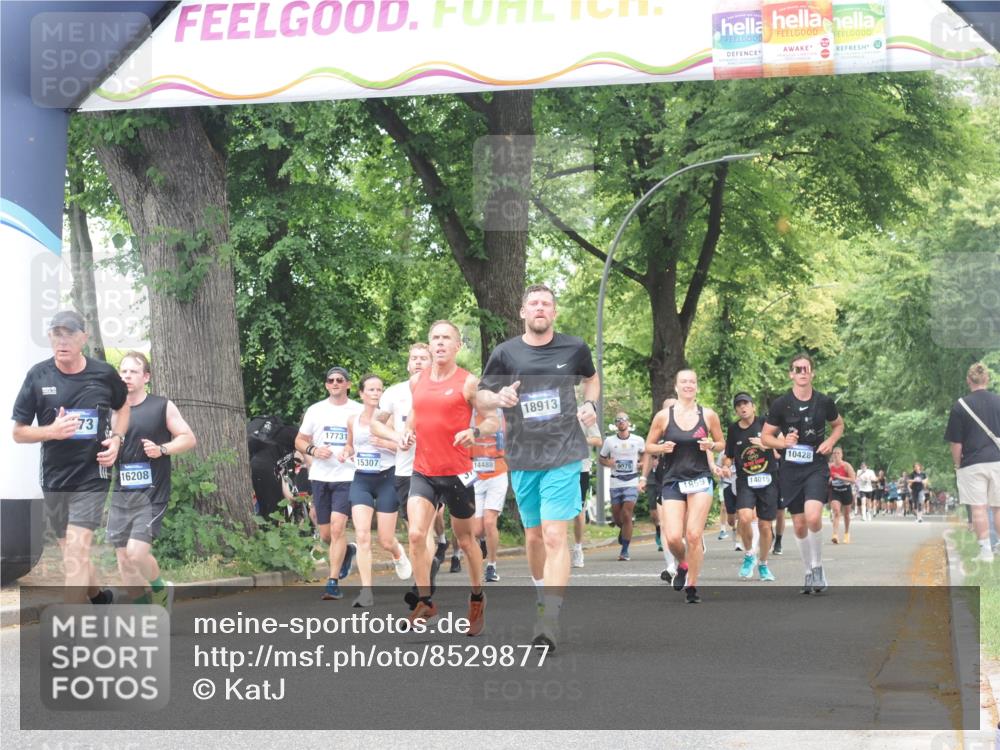 29.06.2025 - hella hamburg halbmarathon KatJ http://msf.ph/oto/8529877 29.06.2025 10:57:18 Zwischen KM18-KM19 1173, 1527, 3729 meine-sportfotos.de