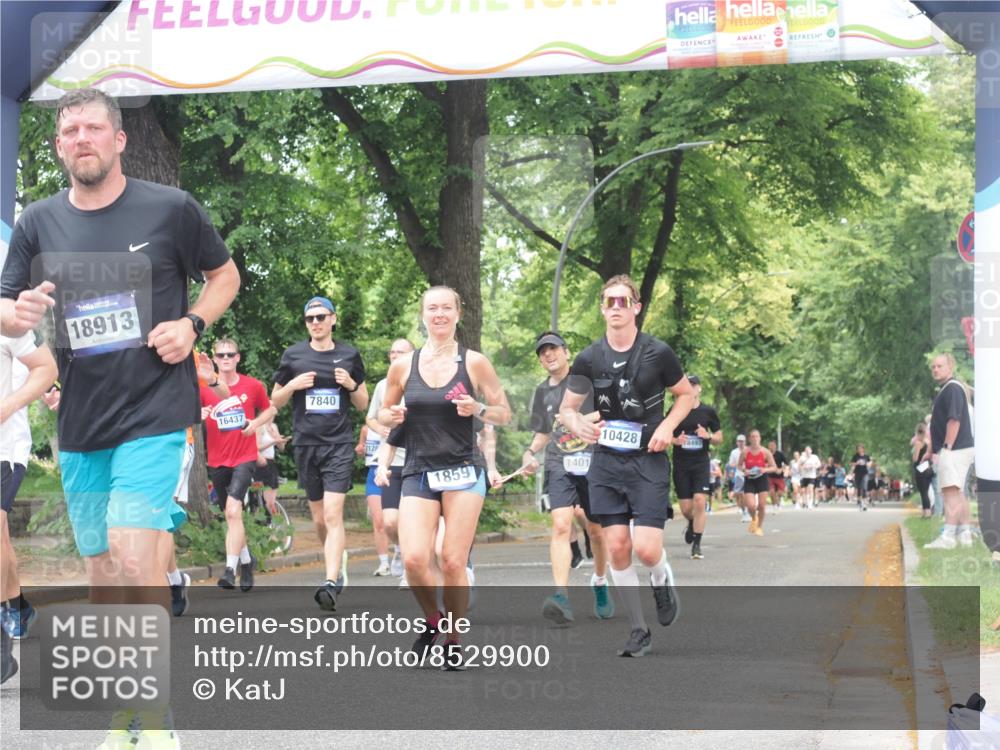 29.06.2025 - hella hamburg halbmarathon KatJ http://msf.ph/oto/8529900 29.06.2025 10:57:20 Zwischen KM18-KM19 1173, 1527, 1859, 3729, 7209, 7840 meine-sportfotos.de