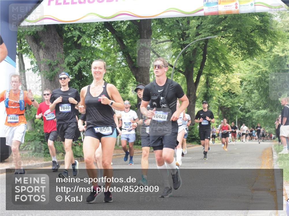 29.06.2025 - hella hamburg halbmarathon KatJ http://msf.ph/oto/8529909 29.06.2025 10:57:21 Zwischen KM18-KM19 1173, 1527, 1859, 3691, 3729, 7209, 7840 meine-sportfotos.de