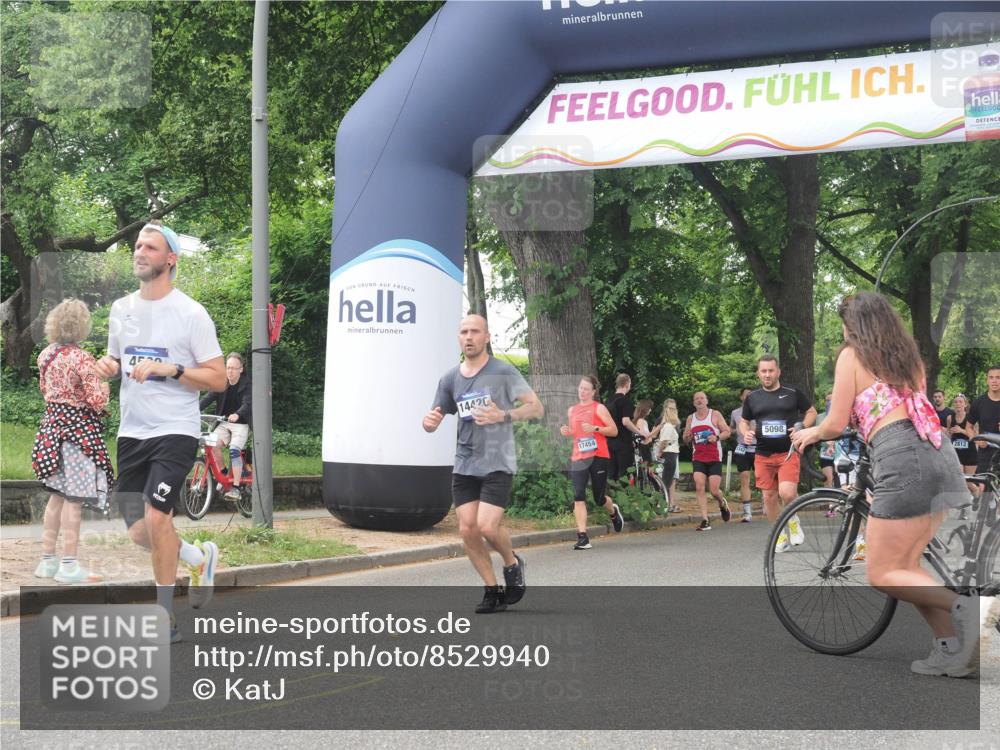 29.06.2025 - hella hamburg halbmarathon KatJ http://msf.ph/oto/8529940 29.06.2025 11:05:40 Zwischen KM18-KM19 1234, 2094, 2436, 4539, 5937 meine-sportfotos.de