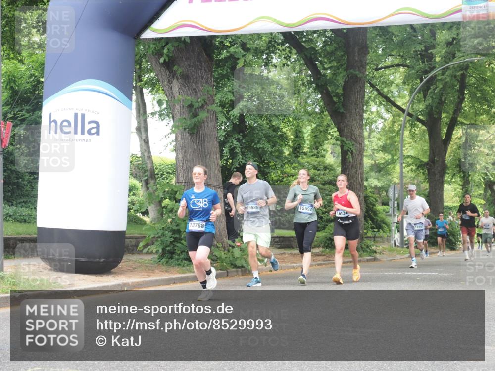 29.06.2025 - hella hamburg halbmarathon KatJ http://msf.ph/oto/8529993 29.06.2025 10:57:27 Zwischen KM18-KM19 1859, 2990, 3691, 5423, 7209, 7840 meine-sportfotos.de