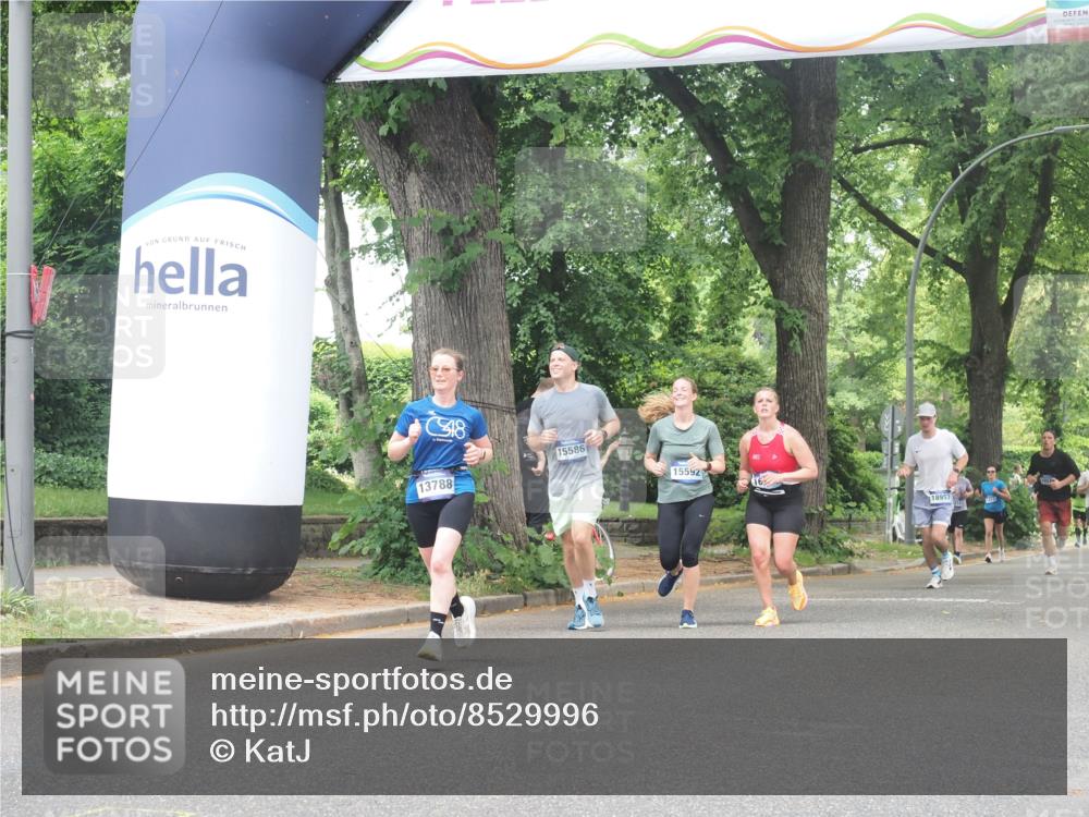 29.06.2025 - hella hamburg halbmarathon KatJ http://msf.ph/oto/8529996 29.06.2025 10:57:27 Zwischen KM18-KM19 1859, 2990, 3691, 5423, 7209, 7840 meine-sportfotos.de