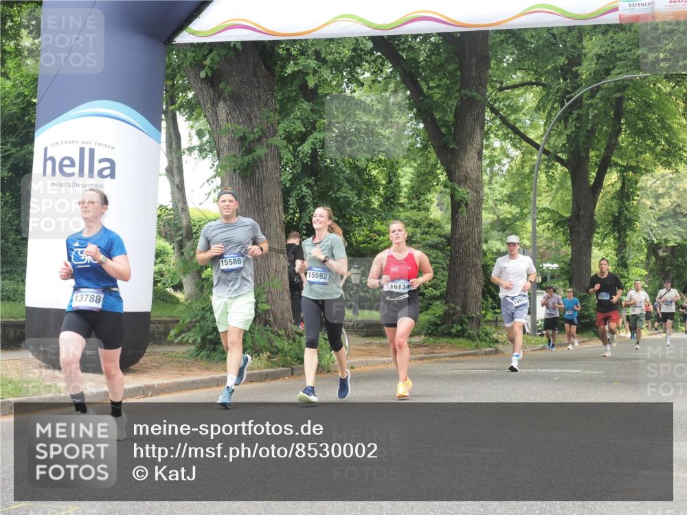 29.06.2025 - hella hamburg halbmarathon KatJ http://msf.ph/oto/8530002 29.06.2025 10:57:28 Zwischen KM18-KM19 2990, 3691, 5423 meine-sportfotos.de