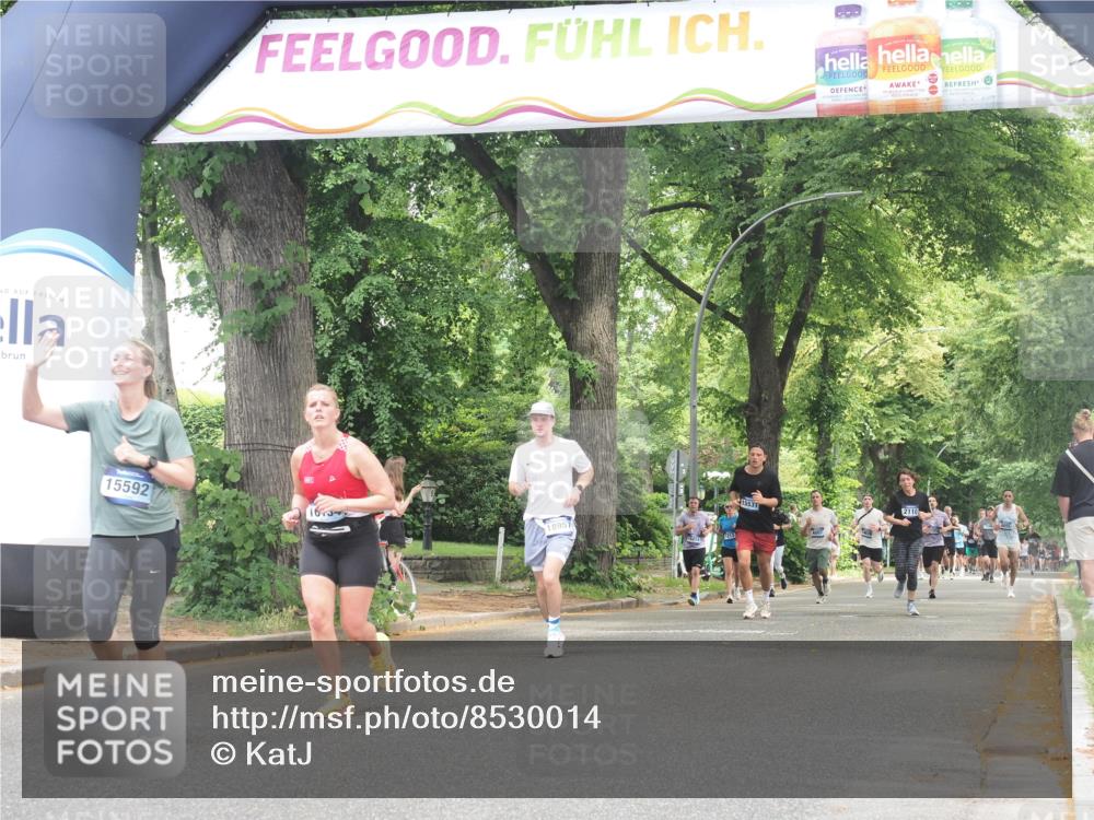 29.06.2025 - hella hamburg halbmarathon KatJ http://msf.ph/oto/8530014 29.06.2025 10:57:29 Zwischen KM18-KM19 2990, 3691, 5423 meine-sportfotos.de