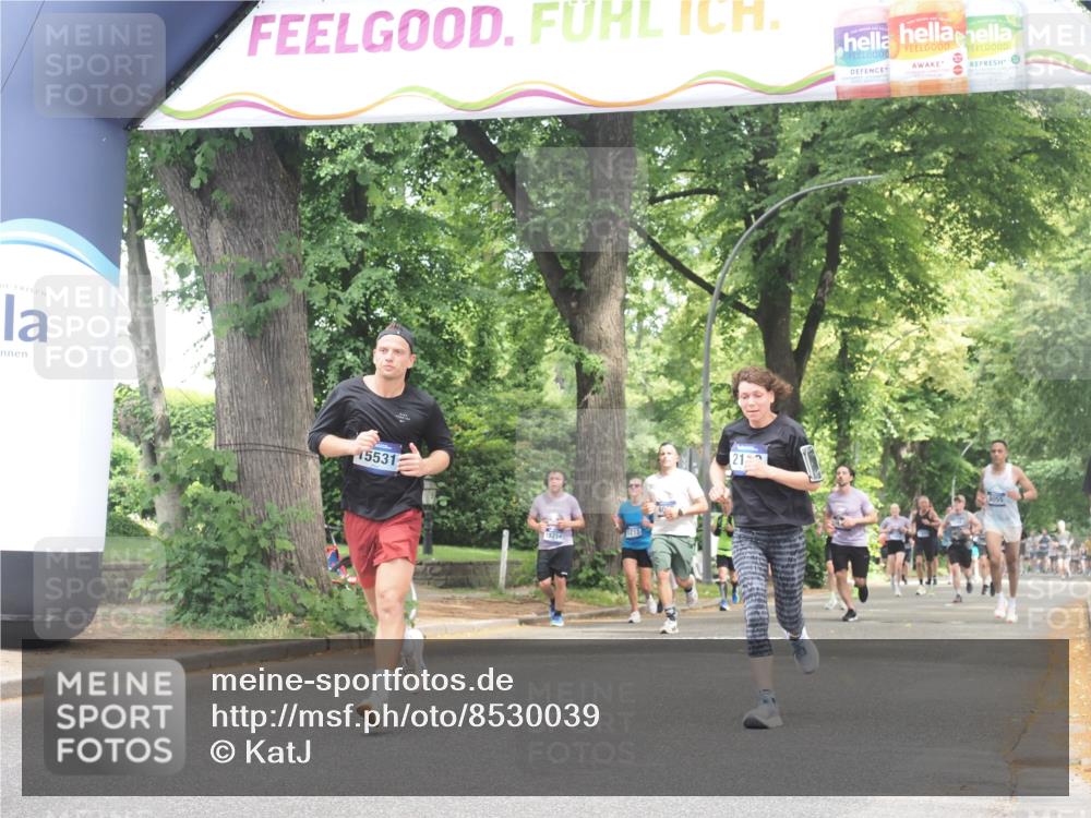 29.06.2025 - hella hamburg halbmarathon KatJ http://msf.ph/oto/8530039 29.06.2025 10:57:33 Zwischen KM18-KM19 2110 meine-sportfotos.de