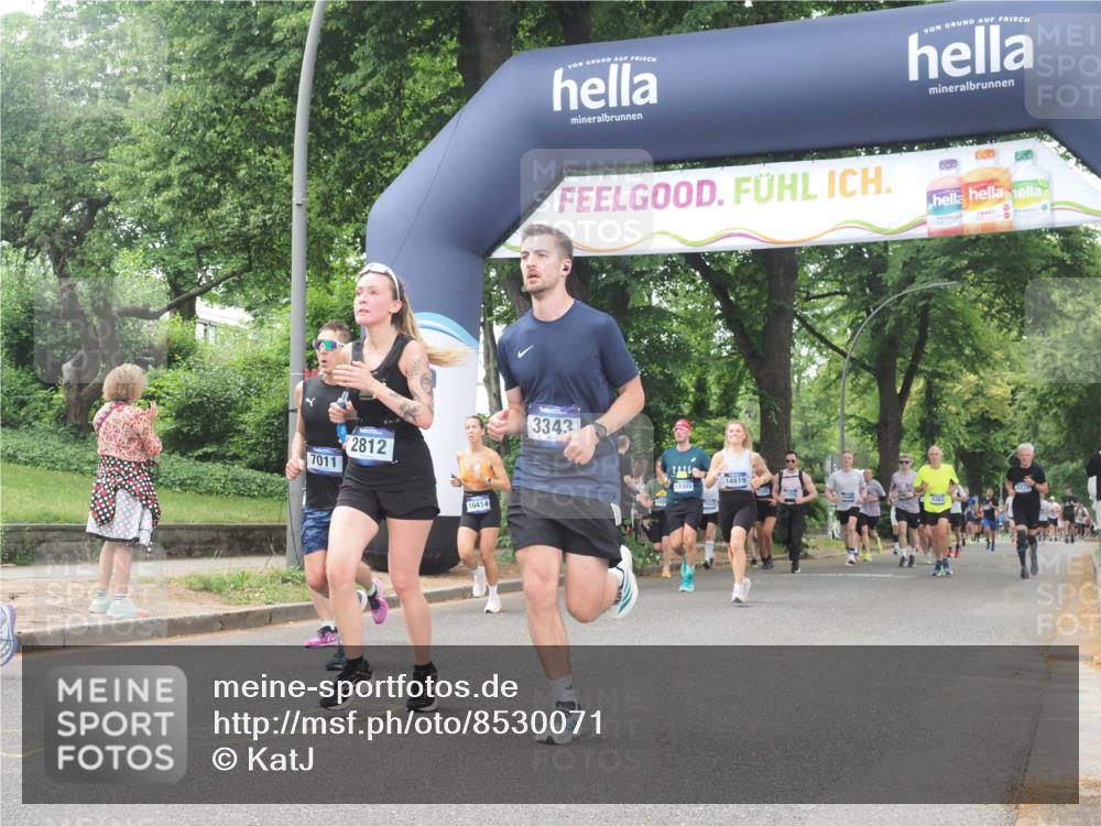 29.06.2025 - hella hamburg halbmarathon KatJ http://msf.ph/oto/8530071 29.06.2025 11:05:46 Zwischen KM18-KM19 2589, 2812, 3343, 3482, 5098, 7011 meine-sportfotos.de