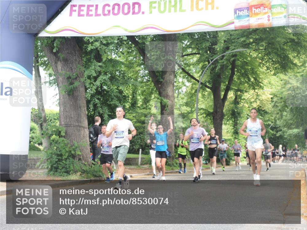 29.06.2025 - hella hamburg halbmarathon KatJ http://msf.ph/oto/8530074 29.06.2025 10:57:36 Zwischen KM18-KM19 1213, 2110, 4007 meine-sportfotos.de