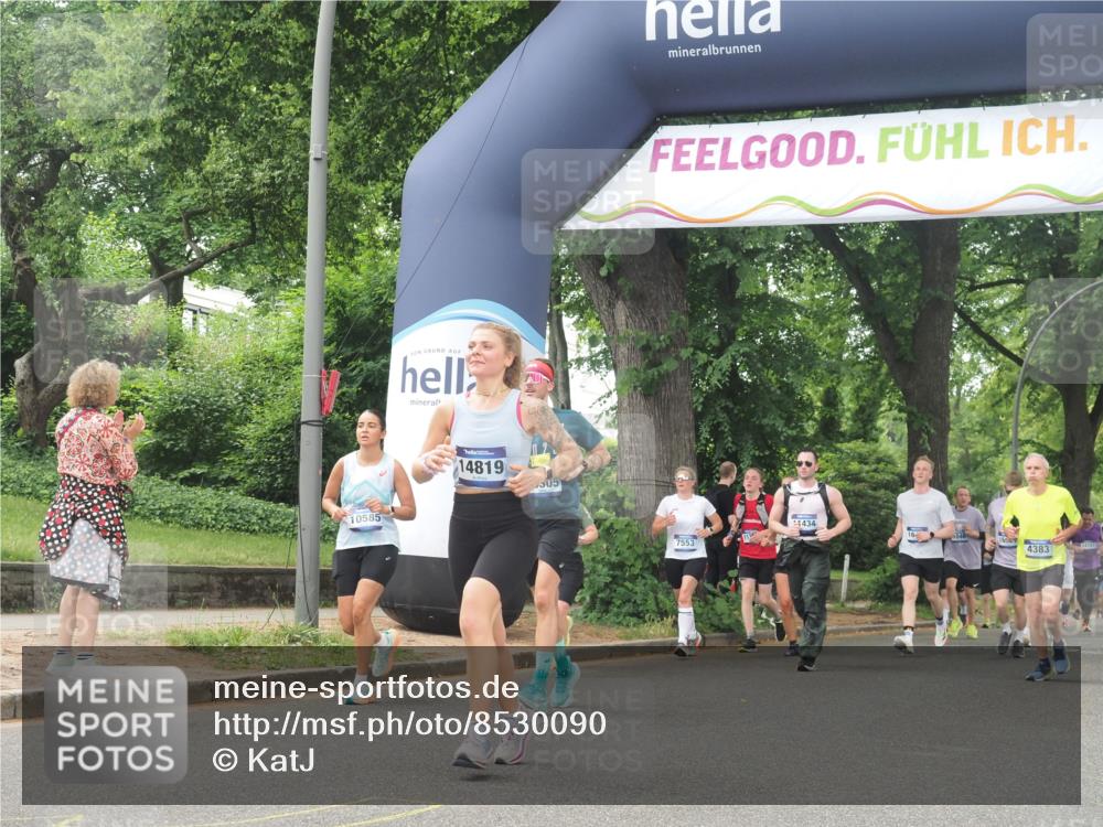 29.06.2025 - hella hamburg halbmarathon KatJ http://msf.ph/oto/8530090 29.06.2025 11:05:48 Zwischen KM18-KM19 2589, 2812, 3343, 3482, 5098, 7011 meine-sportfotos.de