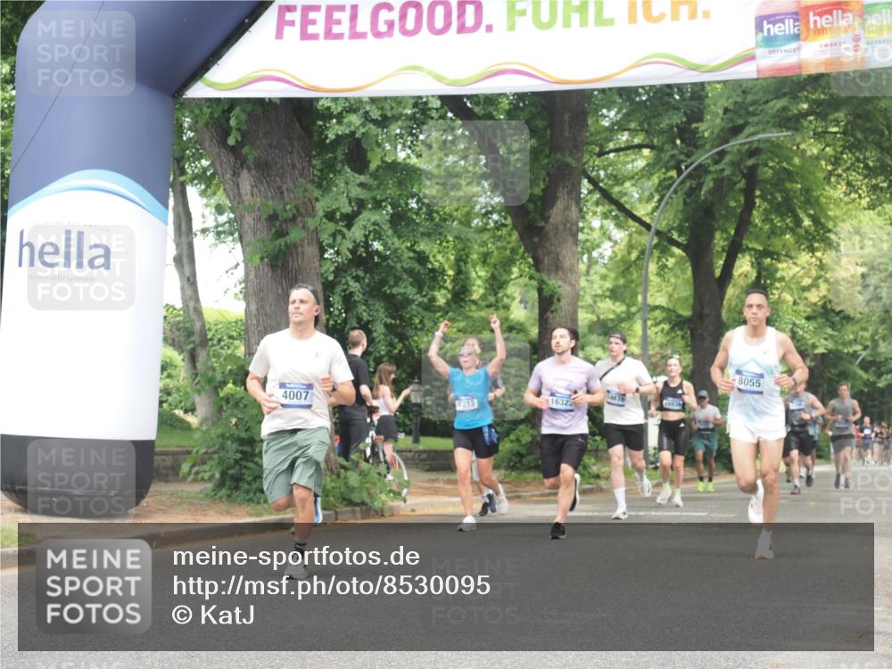 29.06.2025 - hella hamburg halbmarathon KatJ http://msf.ph/oto/8530095 29.06.2025 10:57:37 Zwischen KM18-KM19 1213, 2110, 4007, 8055 meine-sportfotos.de