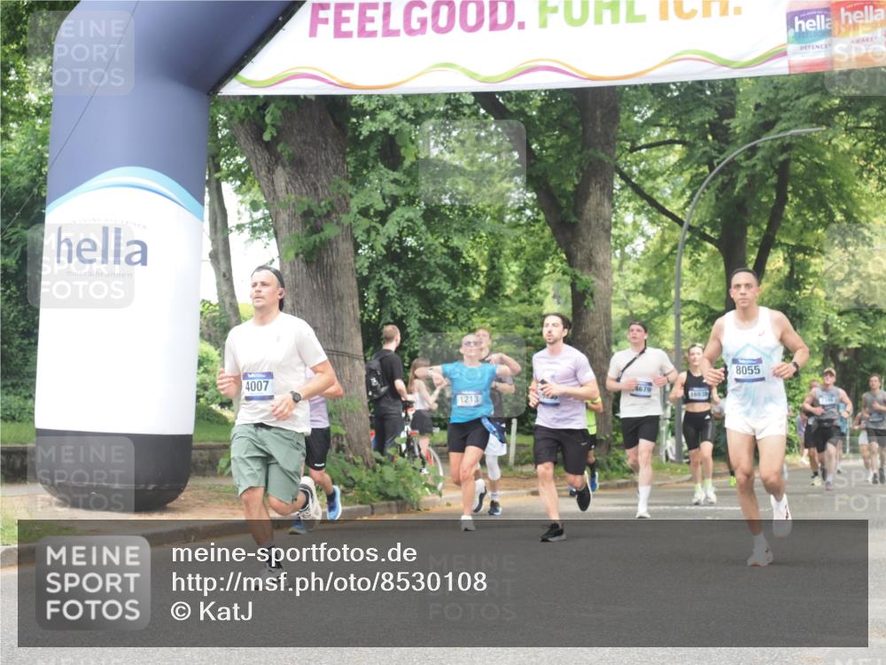 29.06.2025 - hella hamburg halbmarathon KatJ http://msf.ph/oto/8530108 29.06.2025 10:57:37 Zwischen KM18-KM19 1213, 2110, 4007, 8055 meine-sportfotos.de