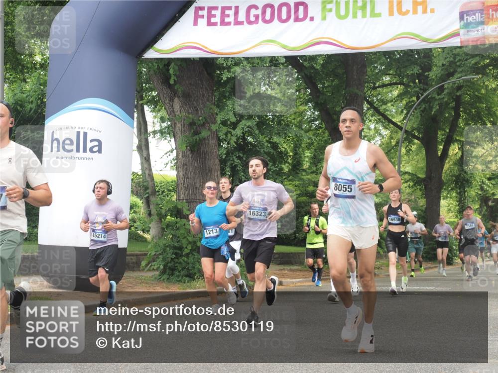 29.06.2025 - hella hamburg halbmarathon KatJ http://msf.ph/oto/8530119 29.06.2025 10:57:38 Zwischen KM18-KM19 1213, 2110, 4007, 7881, 8055 meine-sportfotos.de