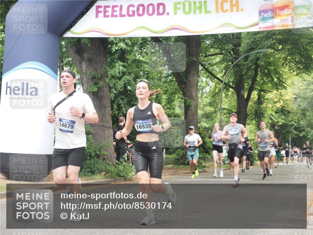 29.06.2025 - hella hamburg halbmarathon KatJ http://msf.ph/oto/8530174 29.06.2025 10:57:41 Zwischen KM18-KM19 1213, 2110, 4007, 7346, 7881, 8055 meine-sportfotos.de