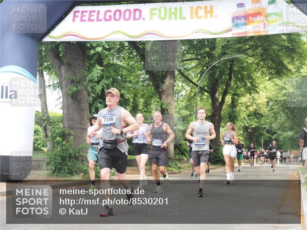 29.06.2025 - hella hamburg halbmarathon KatJ http://msf.ph/oto/8530201 29.06.2025 10:57:43 Zwischen KM18-KM19 1213, 4007, 7346, 7881, 8001, 8055 meine-sportfotos.de