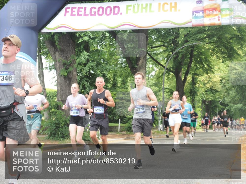 29.06.2025 - hella hamburg halbmarathon KatJ http://msf.ph/oto/8530219 29.06.2025 10:57:45 Zwischen KM18-KM19 7346, 7881, 8001, 8055 meine-sportfotos.de