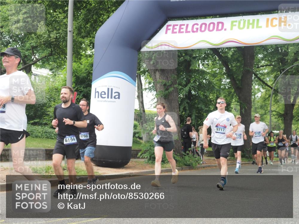 29.06.2025 - hella hamburg halbmarathon KatJ http://msf.ph/oto/8530266 29.06.2025 11:06:01 Zwischen KM18-KM19 1046, 6194, 7739 meine-sportfotos.de