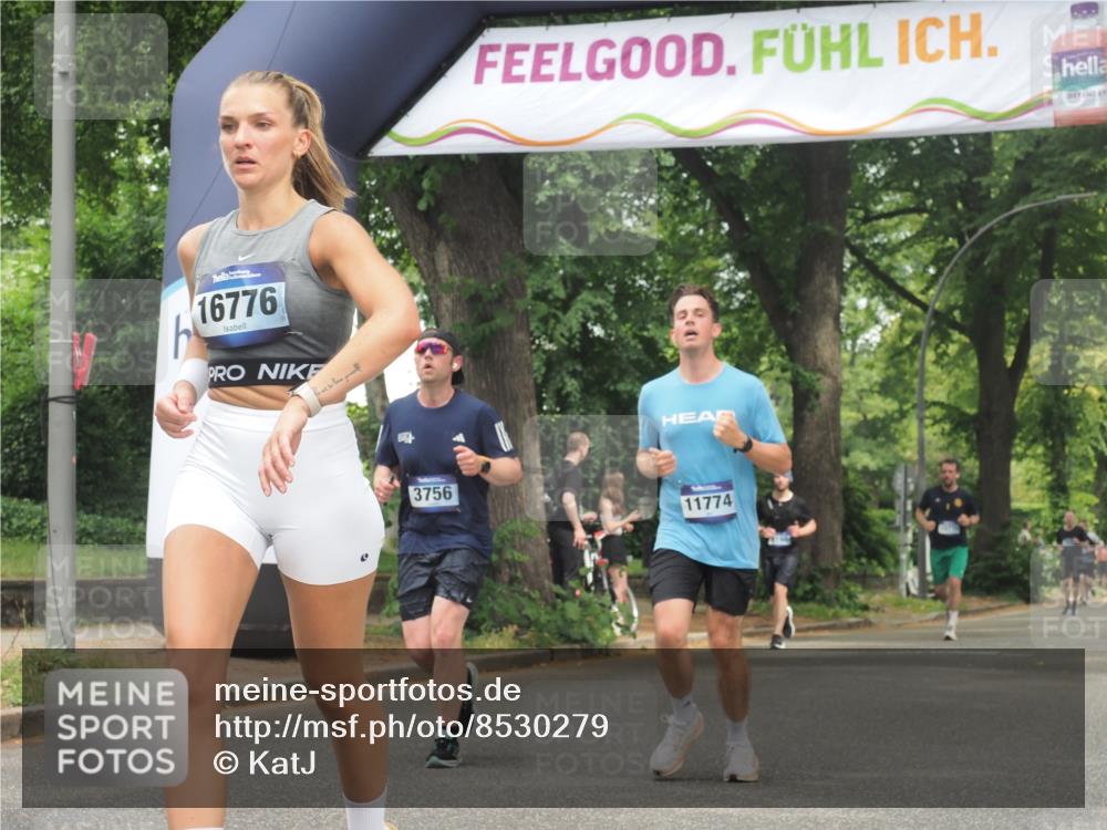 29.06.2025 - hella hamburg halbmarathon KatJ http://msf.ph/oto/8530279 29.06.2025 10:57:48 Zwischen KM18-KM19 3756, 7346, 8001 meine-sportfotos.de