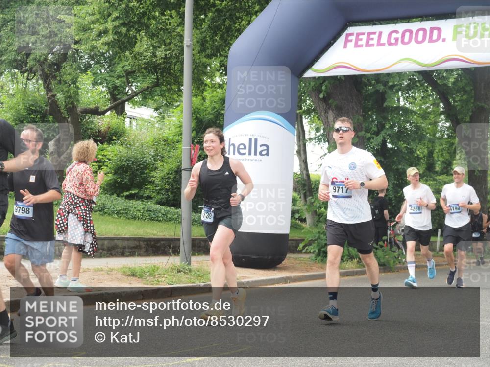 29.06.2025 - hella hamburg halbmarathon KatJ http://msf.ph/oto/8530297 29.06.2025 11:06:02 Zwischen KM18-KM19 4190, 6194, 7739 meine-sportfotos.de