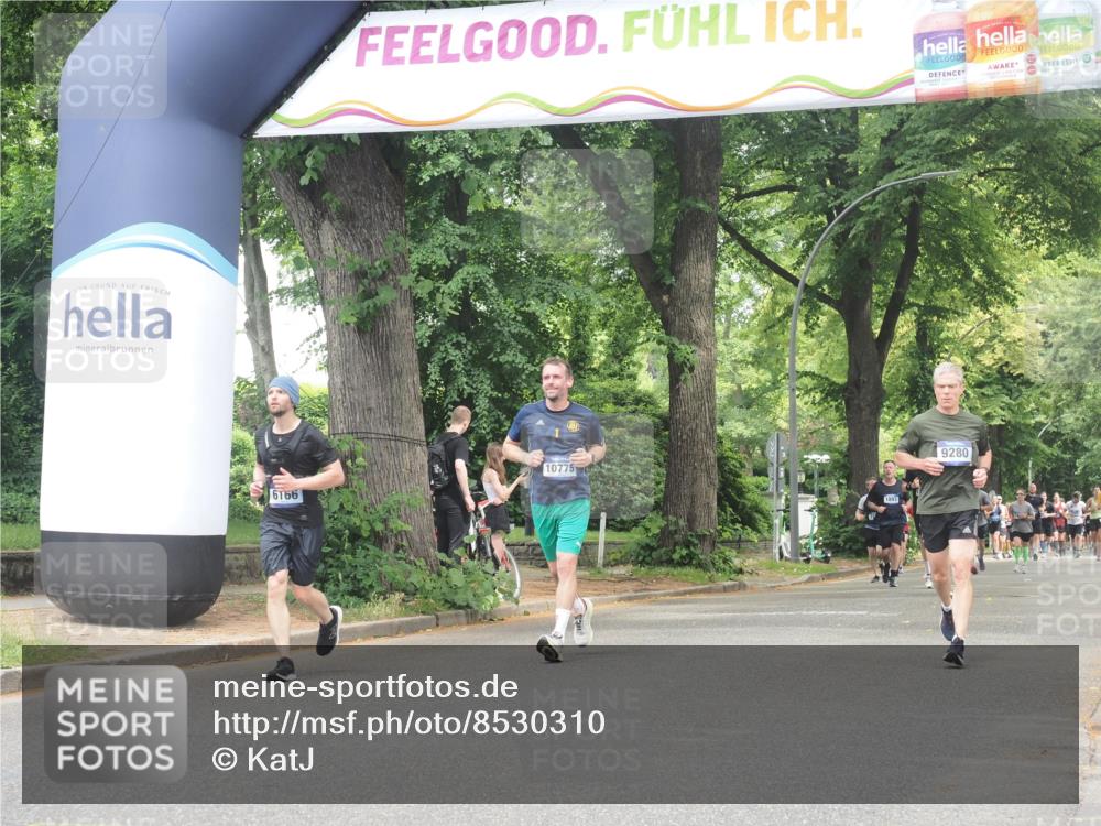 29.06.2025 - hella hamburg halbmarathon KatJ http://msf.ph/oto/8530310 29.06.2025 10:57:51 Zwischen KM18-KM19 3756, 8001 meine-sportfotos.de