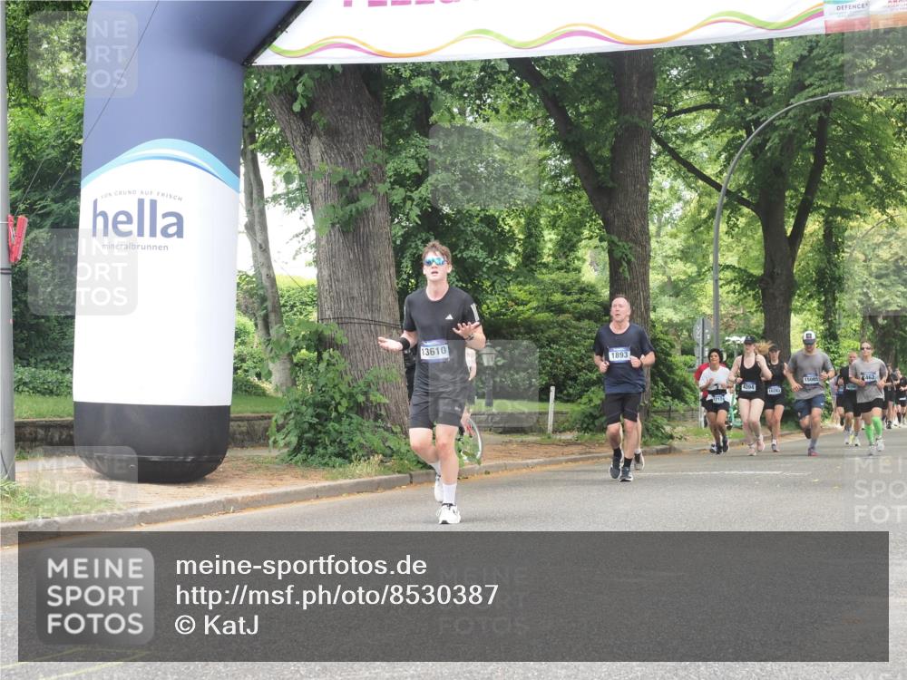 29.06.2025 - hella hamburg halbmarathon KatJ http://msf.ph/oto/8530387 29.06.2025 10:57:56 Zwischen KM18-KM19 3756, 6166 meine-sportfotos.de
