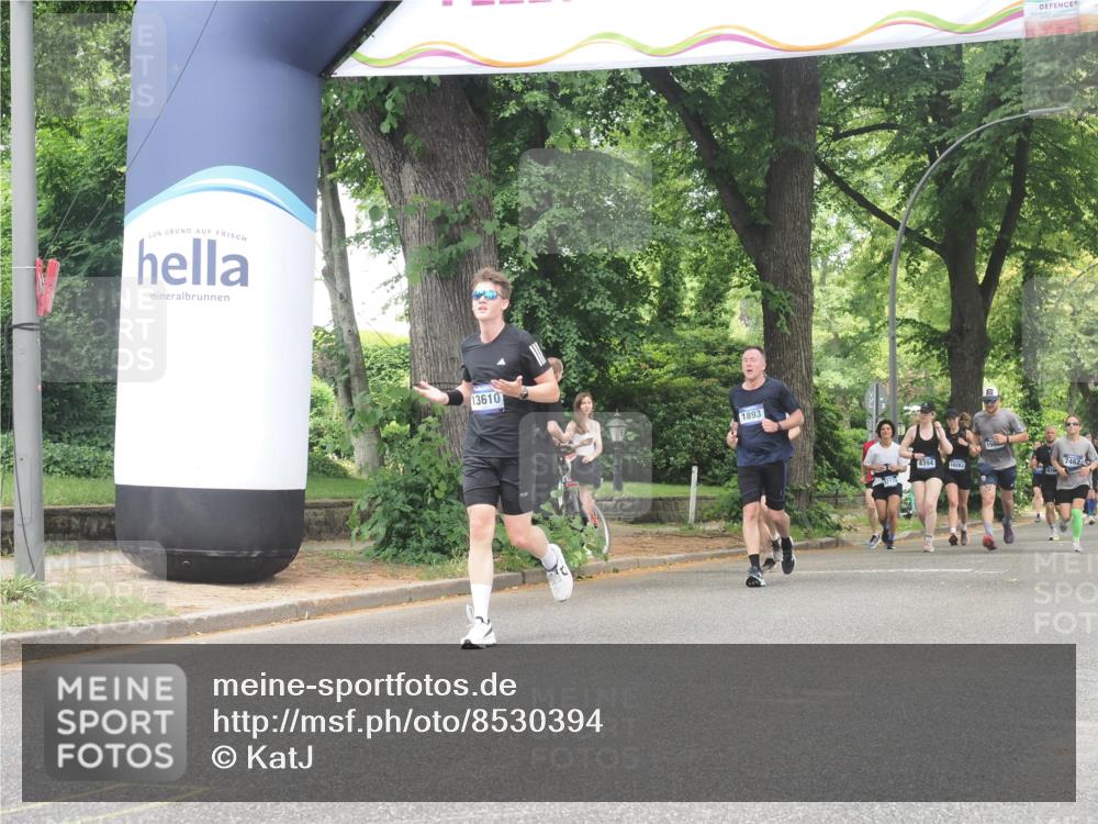 29.06.2025 - hella hamburg halbmarathon KatJ http://msf.ph/oto/8530394 29.06.2025 10:57:57 Zwischen KM18-KM19 6166 meine-sportfotos.de