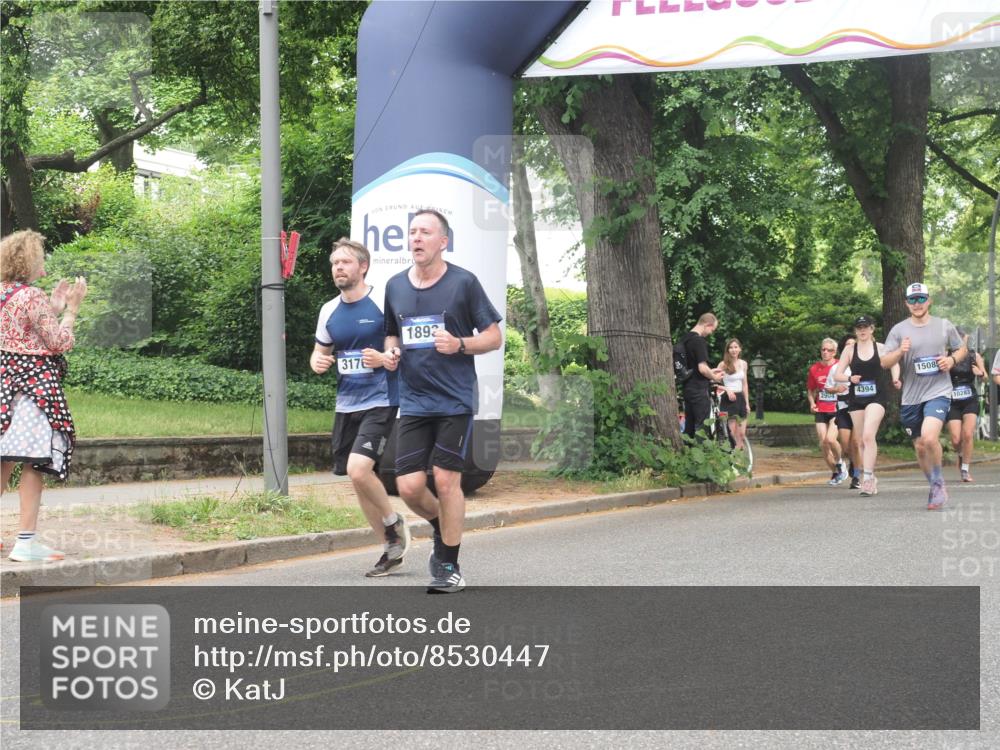 29.06.2025 - hella hamburg halbmarathon KatJ http://msf.ph/oto/8530447 29.06.2025 10:58:00 Zwischen KM18-KM19 1893, 3176, 6166, 7462 meine-sportfotos.de