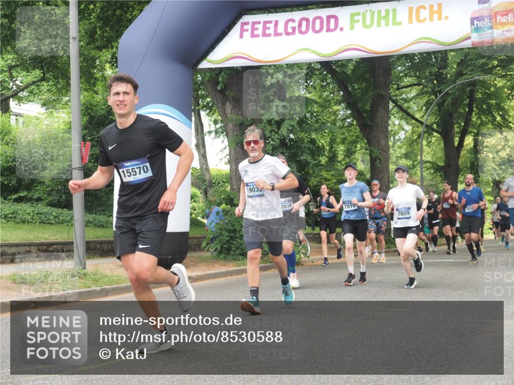 29.06.2025 - hella hamburg halbmarathon KatJ http://msf.ph/oto/8530588 29.06.2025 10:58:09 Zwischen KM18-KM19 2904, 4394, 7809, 7810 meine-sportfotos.de
