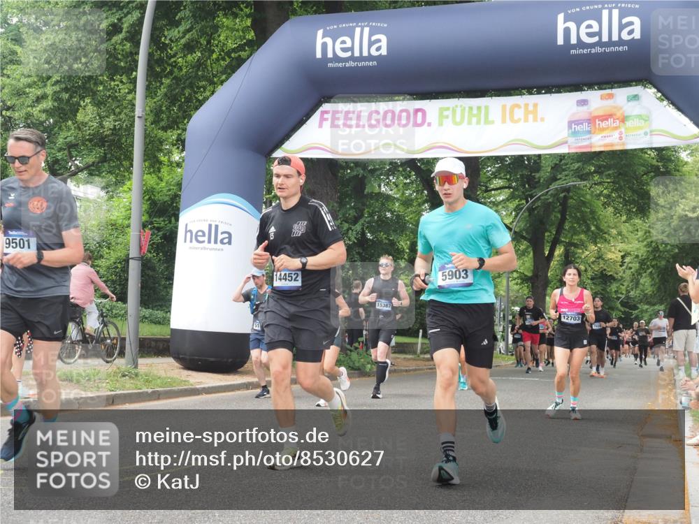 29.06.2025 - hella hamburg halbmarathon KatJ http://msf.ph/oto/8530627 29.06.2025 11:06:20 Zwischen KM18-KM19 56, 4684, 5100, 5903, 8427 meine-sportfotos.de