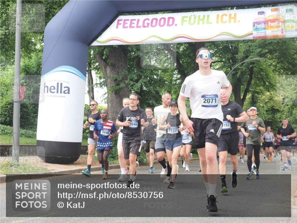 29.06.2025 - hella hamburg halbmarathon KatJ http://msf.ph/oto/8530756 29.06.2025 11:06:29 Zwischen KM18-KM19 1480, 2071, 3606, 3929, 5080, 7137, 7608, 7838, 8588, 8609 meine-sportfotos.de