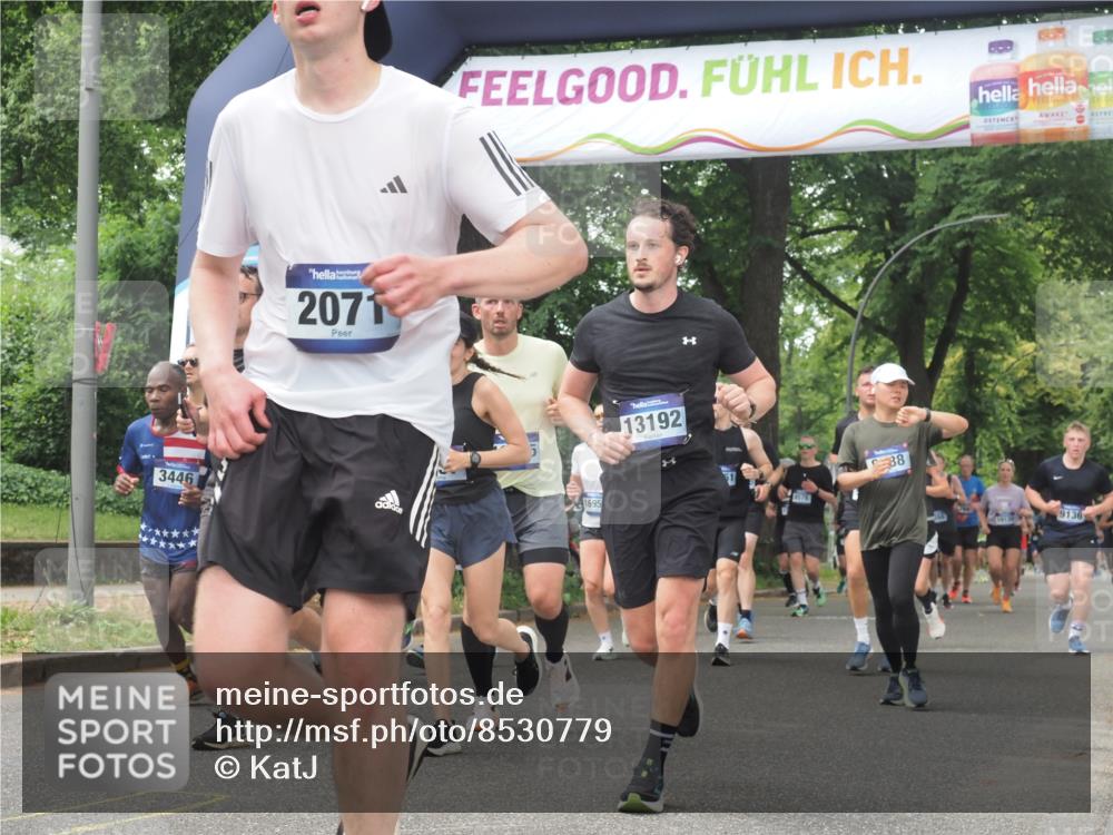 29.06.2025 - hella hamburg halbmarathon KatJ http://msf.ph/oto/8530779 29.06.2025 11:06:30 Zwischen KM18-KM19 1480, 1718, 2071, 3446, 3606, 3929, 5080, 7137, 7608, 7838, 8588, 8609 meine-sportfotos.de