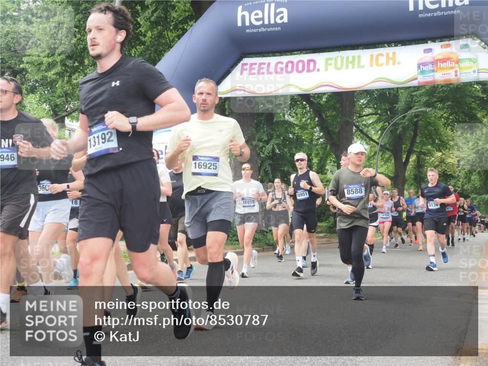 29.06.2025 - hella hamburg halbmarathon KatJ http://msf.ph/oto/8530787 29.06.2025 11:06:31 Zwischen KM18-KM19 1718, 2071, 3278, 3446, 3606, 5080, 7051, 7137, 7838, 8588, 8609 meine-sportfotos.de