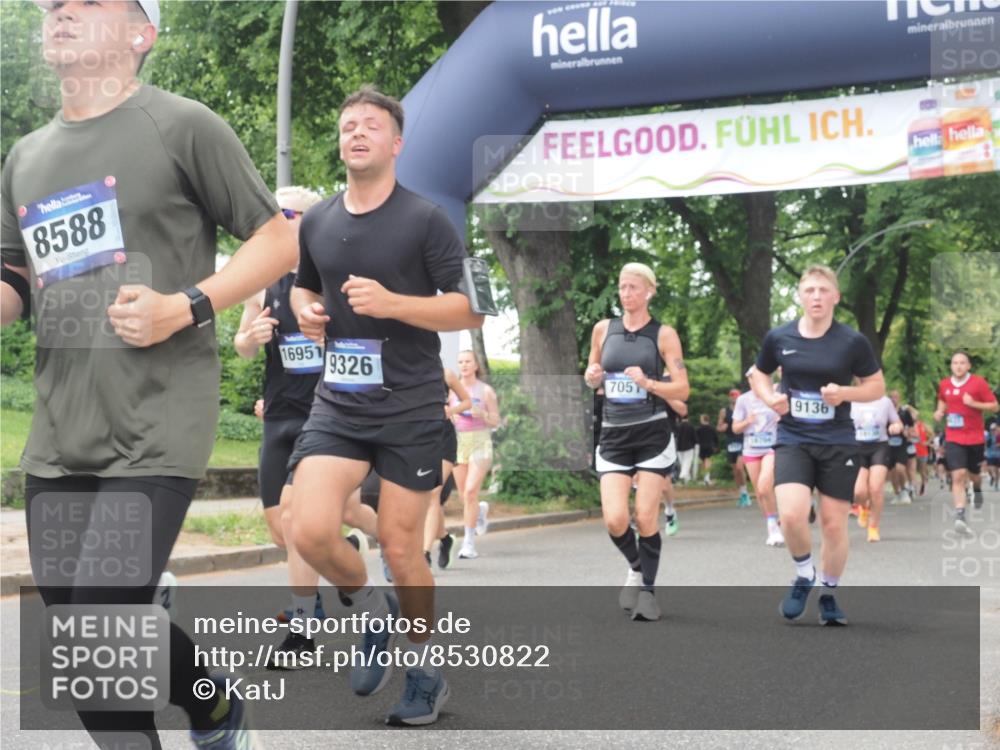 29.06.2025 - hella hamburg halbmarathon KatJ http://msf.ph/oto/8530822 29.06.2025 11:06:33 Zwischen KM18-KM19 1718, 2071, 3278, 3446, 3606, 6576, 7051, 7137, 8588, 8609 meine-sportfotos.de