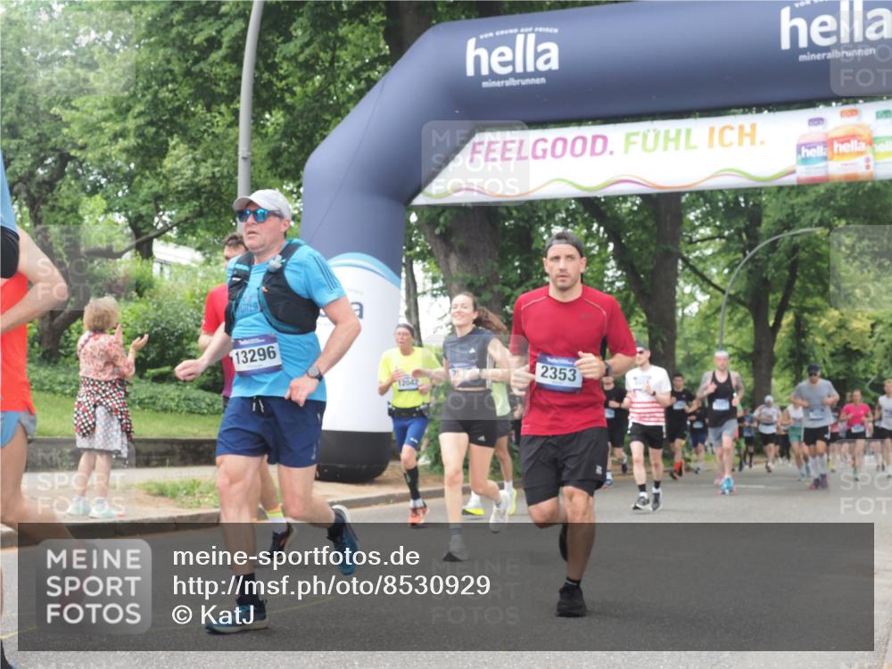 29.06.2025 - hella hamburg halbmarathon KatJ http://msf.ph/oto/8530929 29.06.2025 11:06:44 Zwischen KM18-KM19 2353, 2383, 6345, 7075 meine-sportfotos.de