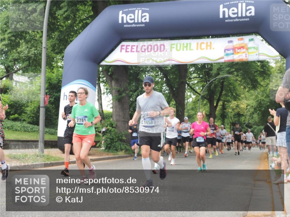 29.06.2025 - hella hamburg halbmarathon KatJ http://msf.ph/oto/8530974 29.06.2025 11:06:48 Zwischen KM18-KM19 1658, 2315, 2353, 5957, 7075, 7097, 7781 meine-sportfotos.de