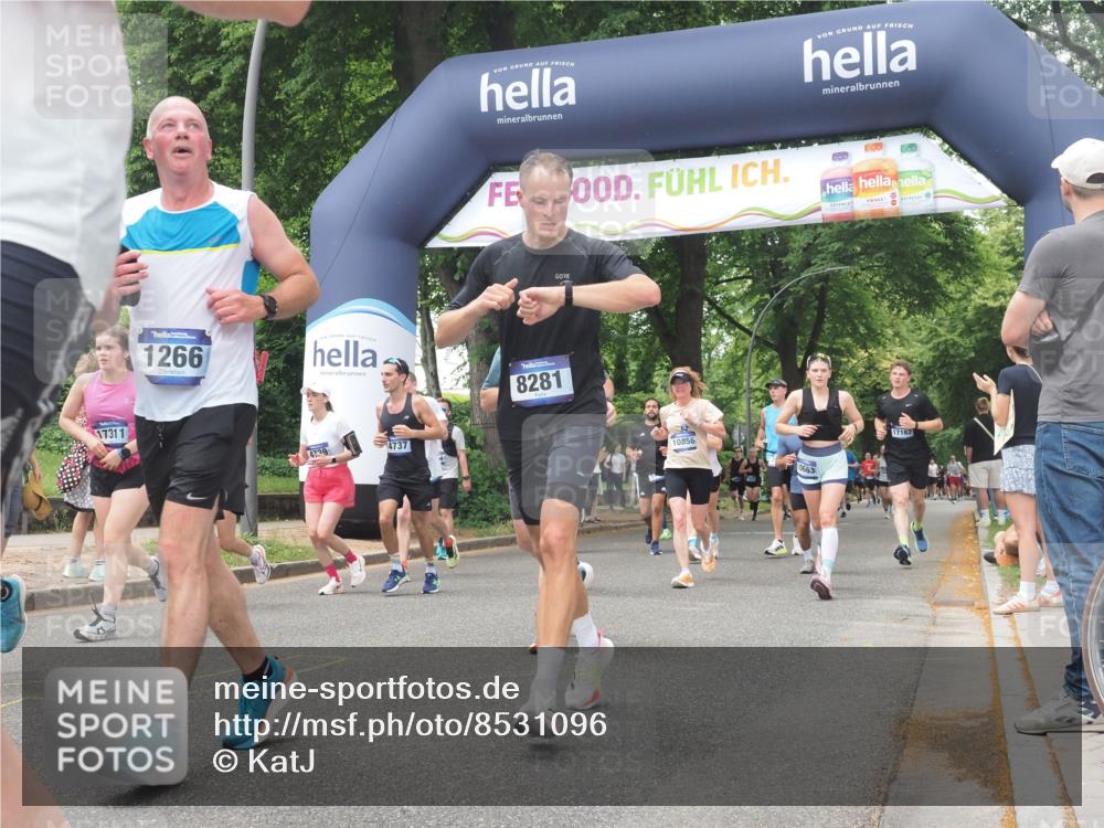 29.06.2025 - hella hamburg halbmarathon KatJ http://msf.ph/oto/8531096 29.06.2025 11:07:03 Zwischen KM18-KM19 1191, 1266, 1958, 2923, 3108, 3453, 4556, 4585, 4710, 4718, 4737, 4739, 7143, 8281 meine-sportfotos.de