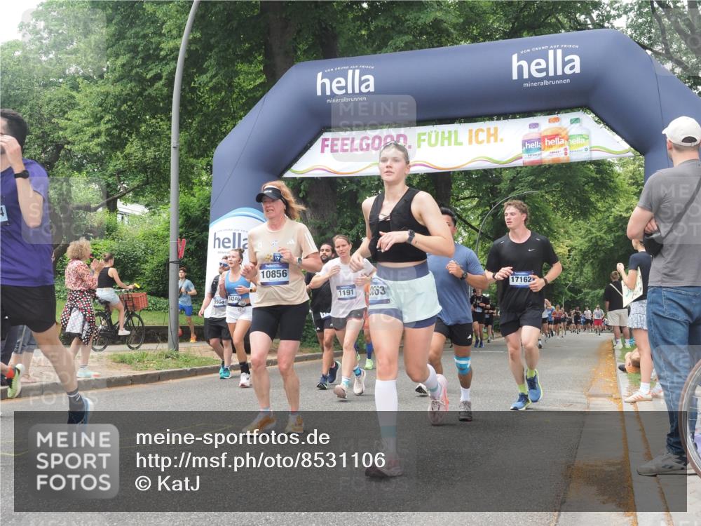 29.06.2025 - hella hamburg halbmarathon KatJ http://msf.ph/oto/8531106 29.06.2025 11:07:05 Zwischen KM18-KM19 1069, 1191, 1266, 1708, 2923, 3108, 3453, 4556, 4585, 4710, 4737, 4739, 7143, 8281 meine-sportfotos.de