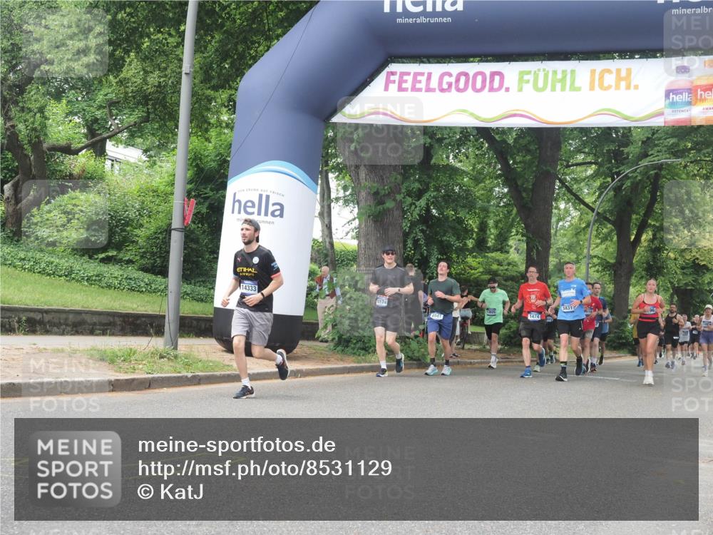 29.06.2025 - hella hamburg halbmarathon KatJ http://msf.ph/oto/8531129 29.06.2025 11:07:13 Zwischen KM18-KM19 1028, 3285, 6941 meine-sportfotos.de