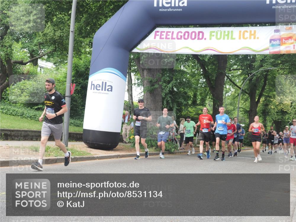 29.06.2025 - hella hamburg halbmarathon KatJ http://msf.ph/oto/8531134 29.06.2025 11:07:14 Zwischen KM18-KM19 1028, 3285, 6941 meine-sportfotos.de