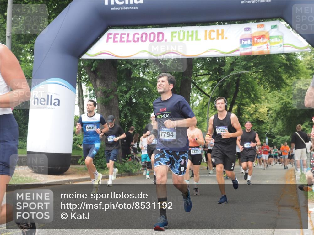 29.06.2025 - hella hamburg halbmarathon KatJ http://msf.ph/oto/8531192 29.06.2025 11:07:26 Zwischen KM18-KM19 1471, 2795, 3946, 5049, 7131, 7794 meine-sportfotos.de