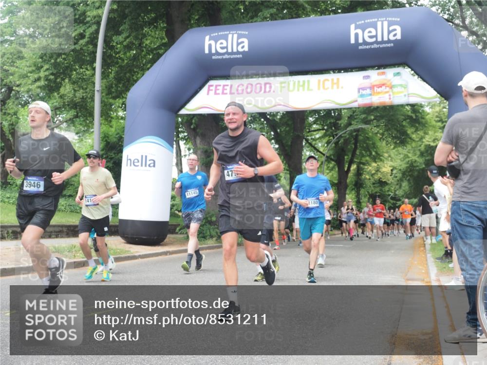 29.06.2025 - hella hamburg halbmarathon KatJ http://msf.ph/oto/8531211 29.06.2025 11:07:29 Zwischen KM18-KM19 2795, 2841, 3946, 4797, 5049, 7131, 7794 meine-sportfotos.de