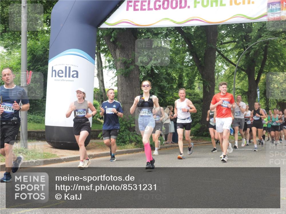 29.06.2025 - hella hamburg halbmarathon KatJ http://msf.ph/oto/8531231 29.06.2025 11:07:34 Zwischen KM18-KM19 2841, 4046, 4797, 7131, 7925, 8113 meine-sportfotos.de
