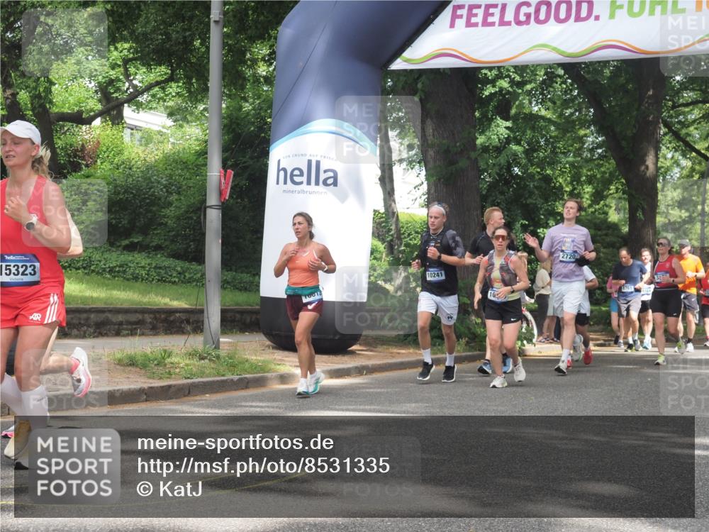 29.06.2025 - hella hamburg halbmarathon KatJ http://msf.ph/oto/8531335 29.06.2025 11:07:58 Zwischen KM18-KM19 2634, 2720, 2775, 2993, 2995, 3125, 5373 meine-sportfotos.de