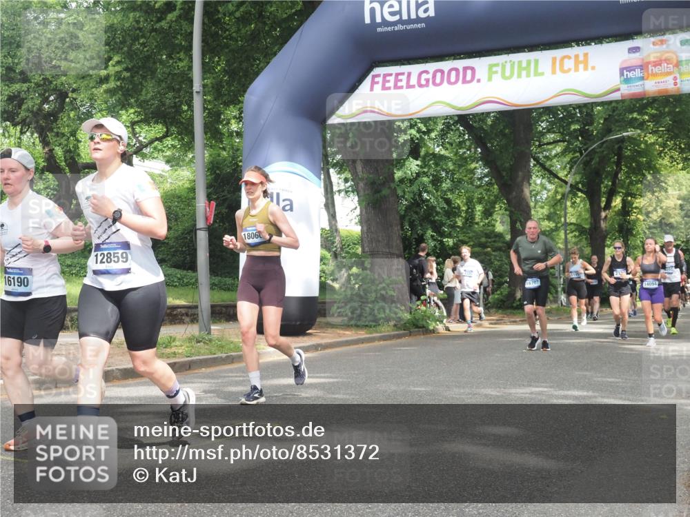 29.06.2025 - hella hamburg halbmarathon KatJ http://msf.ph/oto/8531372 29.06.2025 11:08:07 Zwischen KM18-KM19 2064, 3172, 3321 meine-sportfotos.de