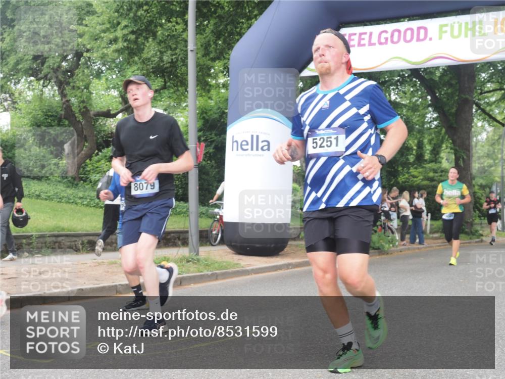 29.06.2025 - hella hamburg halbmarathon KatJ http://msf.ph/oto/8531599 29.06.2025 11:08:50 Zwischen KM18-KM19 1158, 1755, 1939, 2956, 5251, 6030, 7370, 8025, 8079 meine-sportfotos.de
