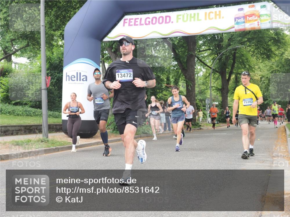 29.06.2025 - hella hamburg halbmarathon KatJ http://msf.ph/oto/8531642 29.06.2025 11:09:03 Zwischen KM18-KM19 1349, 1668, 2478 meine-sportfotos.de