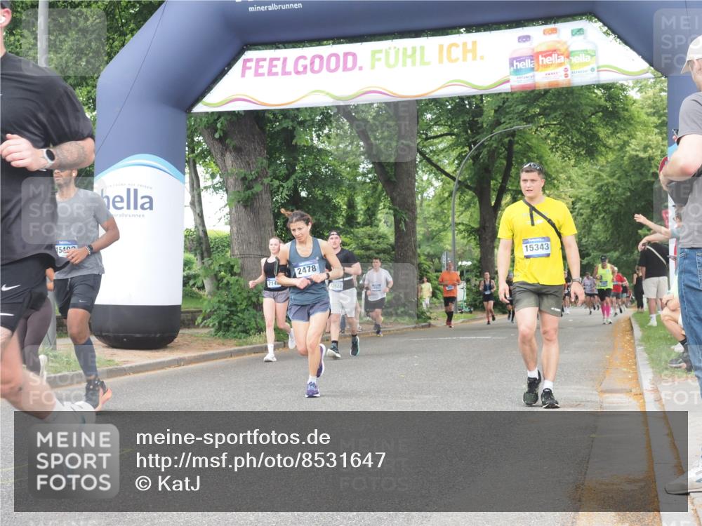 29.06.2025 - hella hamburg halbmarathon KatJ http://msf.ph/oto/8531647 29.06.2025 11:09:04 Zwischen KM18-KM19 1349, 1668, 2478 meine-sportfotos.de