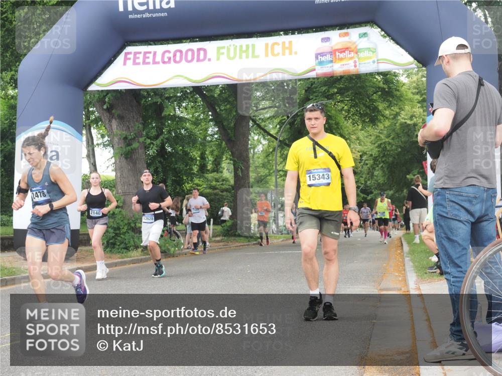 29.06.2025 - hella hamburg halbmarathon KatJ http://msf.ph/oto/8531653 29.06.2025 11:09:05 Zwischen KM18-KM19 1349, 1668, 2478 meine-sportfotos.de