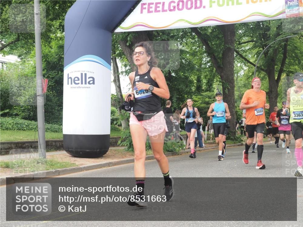 29.06.2025 - hella hamburg halbmarathon KatJ http://msf.ph/oto/8531663 29.06.2025 11:09:11 Zwischen KM18-KM19 2140, 3088, 3363, 6826 meine-sportfotos.de
