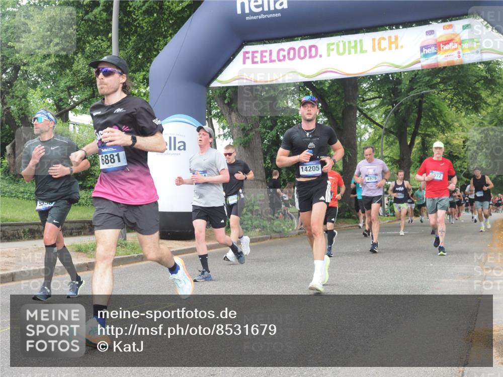 29.06.2025 - hella hamburg halbmarathon KatJ http://msf.ph/oto/8531679 29.06.2025 11:09:15 Zwischen KM18-KM19 3088, 3363, 5395, 6826, 6872, 6881 meine-sportfotos.de