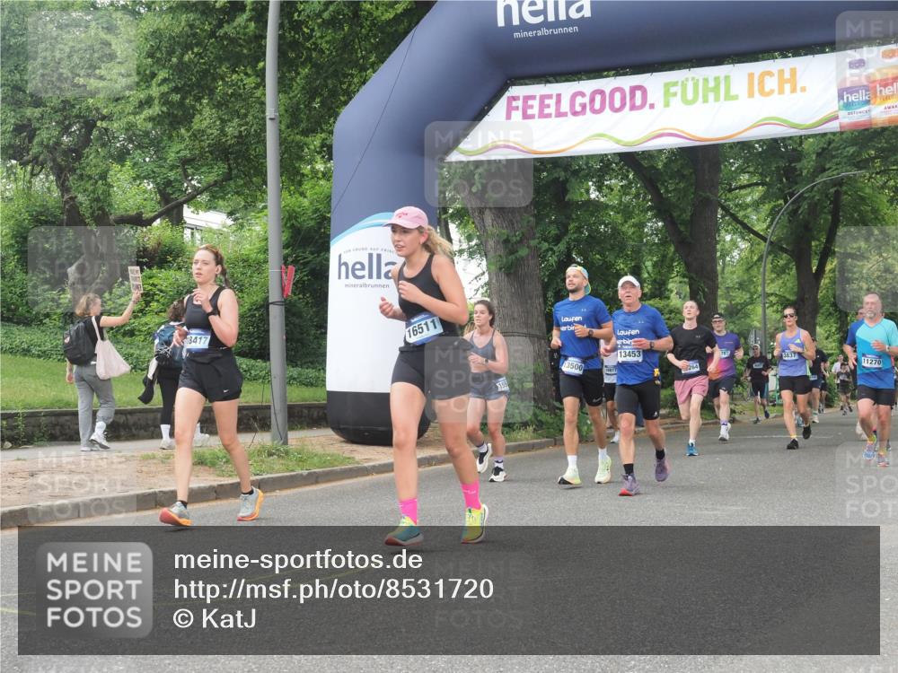29.06.2025 - hella hamburg halbmarathon KatJ http://msf.ph/oto/8531720 29.06.2025 11:09:27 Zwischen KM18-KM19 1072, 1401, 7522 meine-sportfotos.de